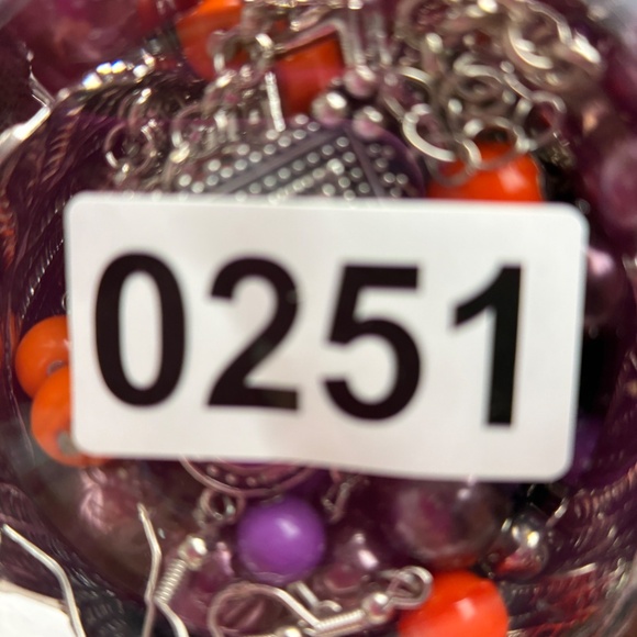 Mystery Treasure 12 oz Jar - Lot 0251 - Picture 6 of 6